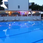 Blue Nest Hotel Tigaki